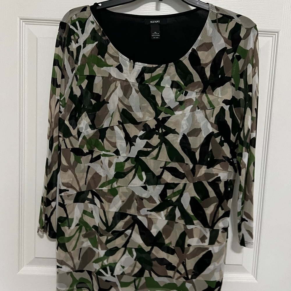 Women’s Aflani tops